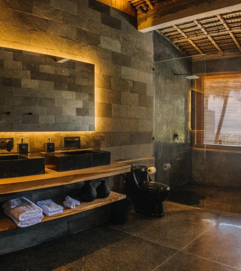 Neano Escape Hotel Manggis  Luaran gambar Bathroom at the hotel
