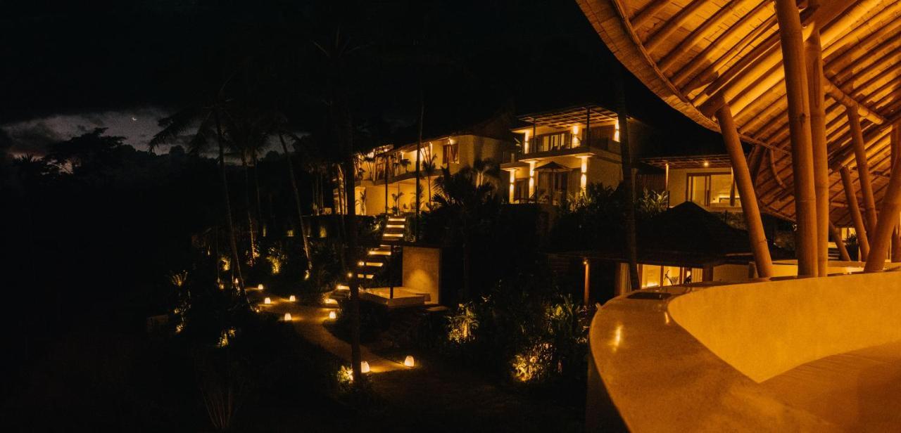 Neano Escape Hotel Manggis  Luaran gambar The resort at night
