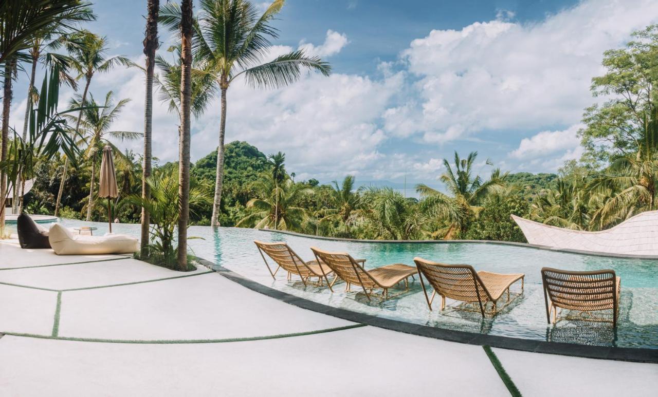 Neano Escape Hotel Manggis  Luaran gambar The swimming pool at the resort